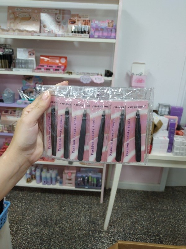 Producto - Pinza para cejas charm limit