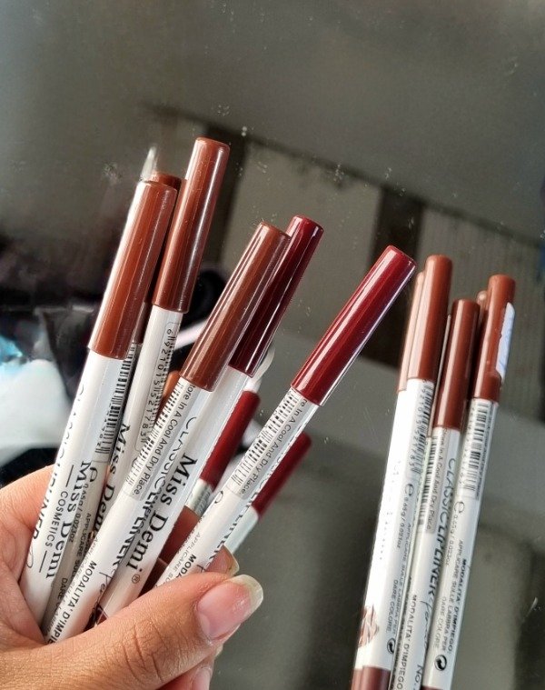 Producto - Delineador de labios MISS DEMI
