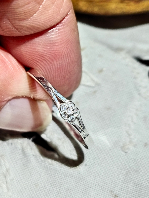 Producto - ( 48088) Anillo Mini flor - Talle 18 - Plata