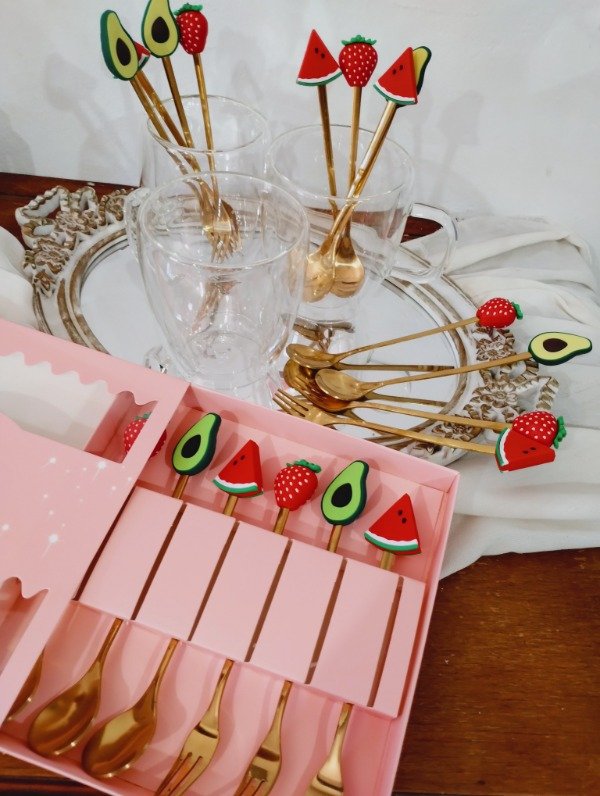 Producto - Set de cuchara y tenedor  postre/te de metal dorado