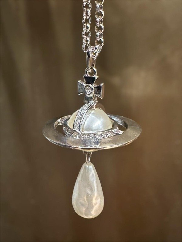Producto - COLLAR SATURNO VIVIENNE WESTWOOD PERLAS XXL