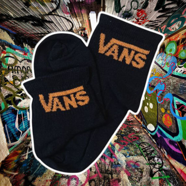 Producto - Vans negro con naranja
