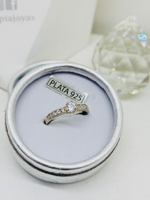 Producto - ANILLO SOLITARIO NAISHA PLATA 925