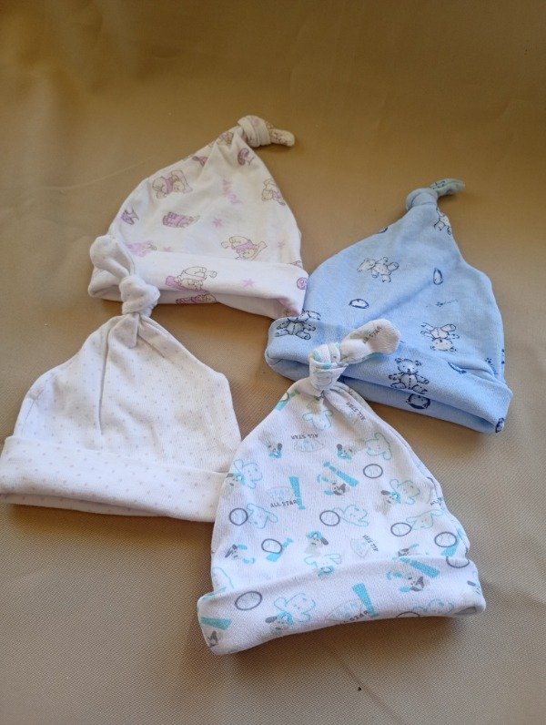 Producto - Gorro tipo duende de algodón. 0 - 6 meses