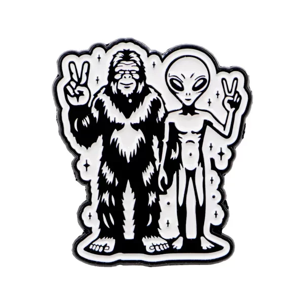 Producto - Pin Bigfoot y Alien - Señal de la Paz