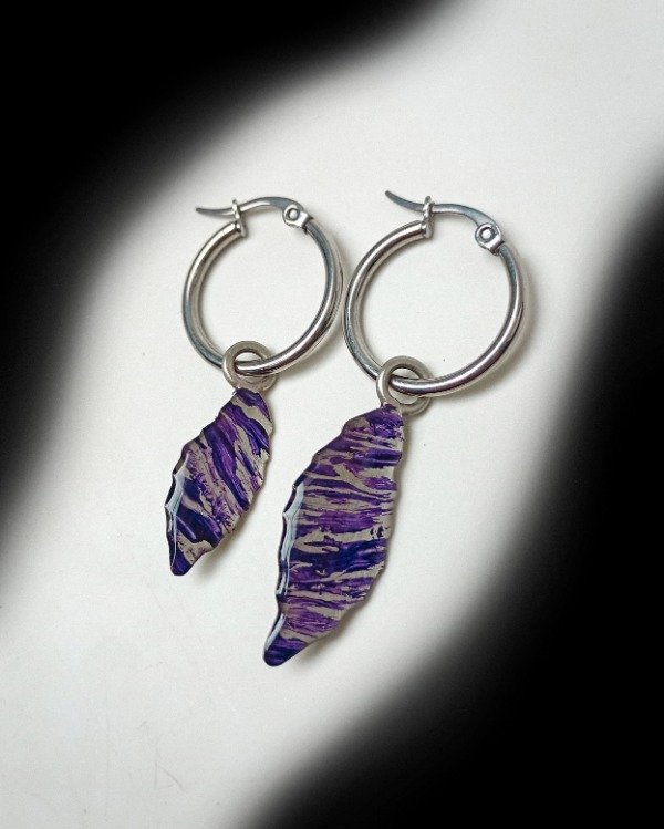 Producto - Aros Asimétricos Hoja (plateado y violeta)