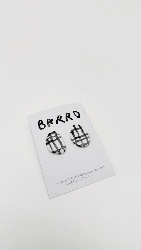 Producto - Arete red blanco y negro