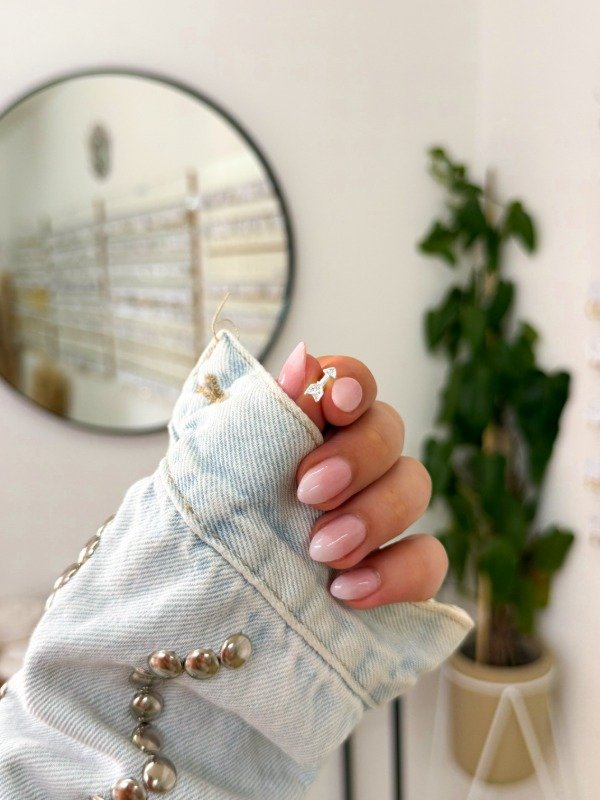 Producto - Piercing acero blanco flecha cúbics