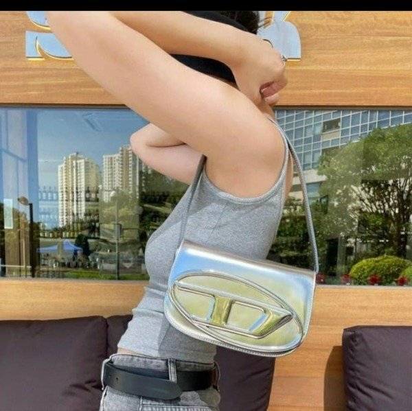Producto - Cartera metalic plateada