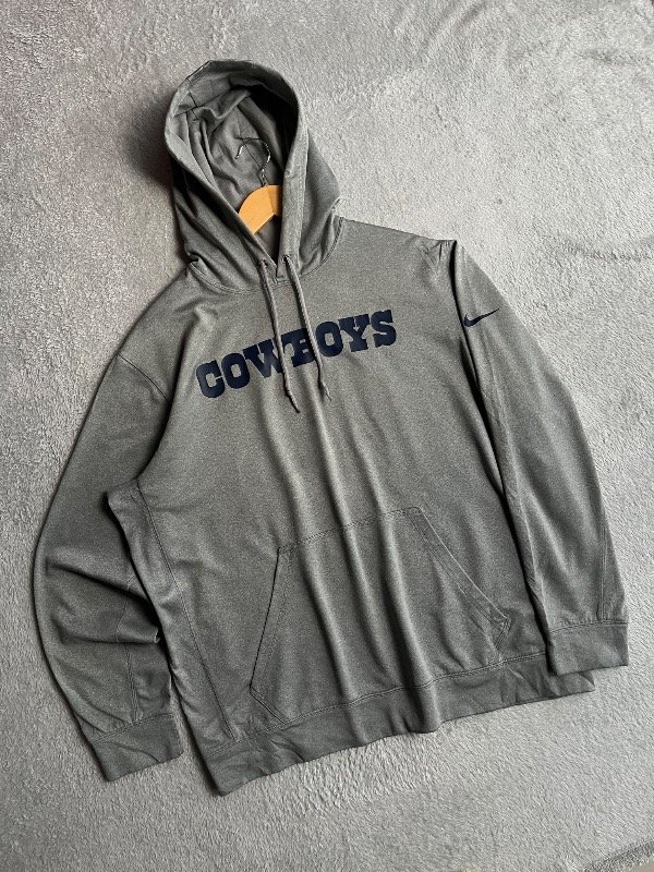 Producto - HOODIE DEPO DALLAS COWBOYS X NIKE THERMA FIT GRIS (XL)