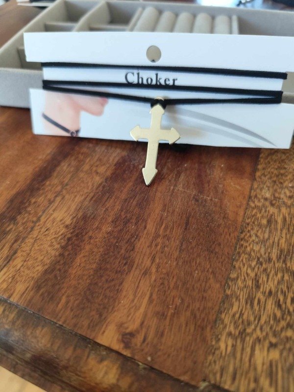 Producto - Choker largo cruz. Bijou