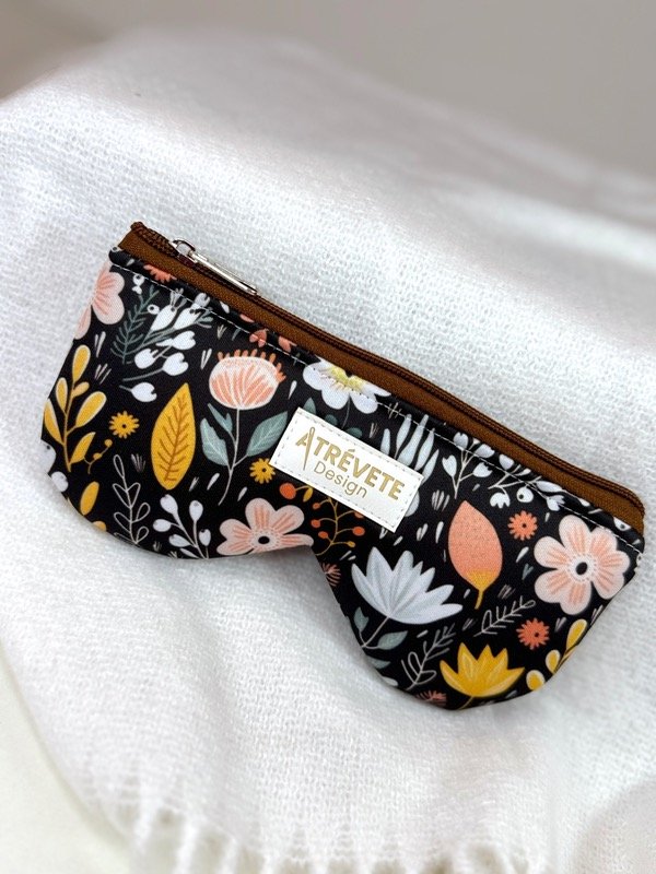Producto - Porta lentes - flor gris