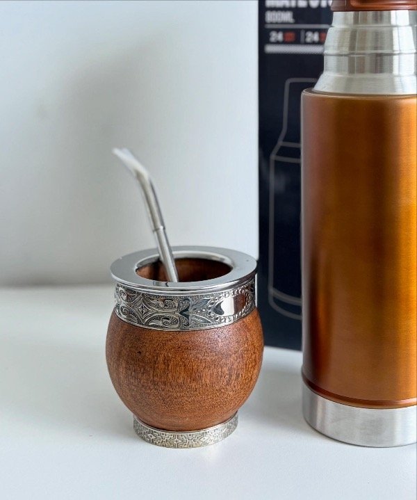 Producto - Mate imperial de algarrobo con base - bombilla pico de loro de regalo