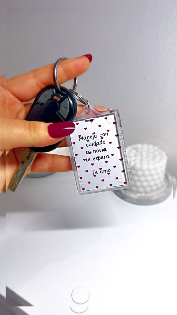 Producto - Llavero personalizado - de un lado foto y del otro lado frase - 1 U