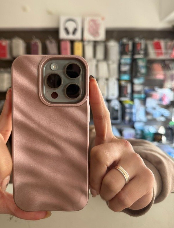 Producto - FUNDA GLOSSY ROSA GOLD IPH 16 PRO