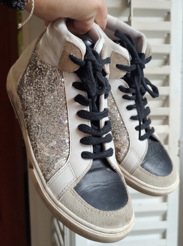 Producto - Zapatillas/botitas SARKANY, con brillo número 35