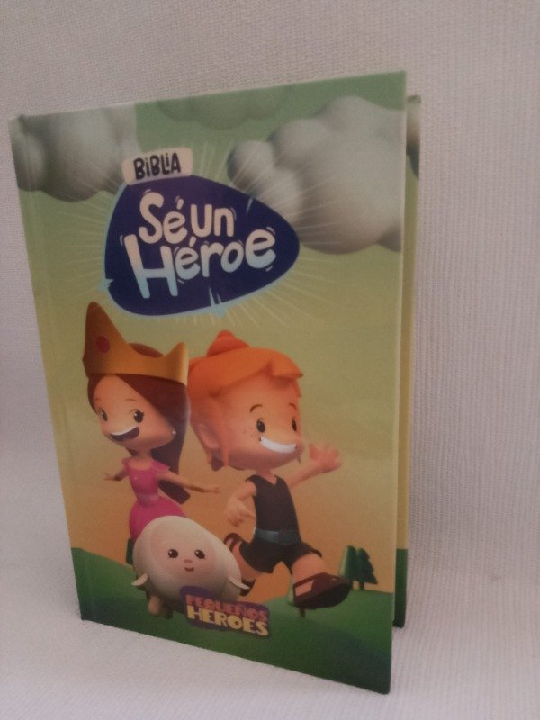 Producto - Biblia Se un Héroe Letras Grandes