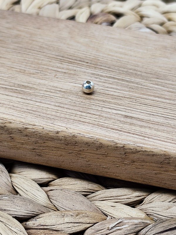 Producto - Bolitas 4.5 Milímetros - 1.7 mm de Agujero (10 Bolitas por bolsita)