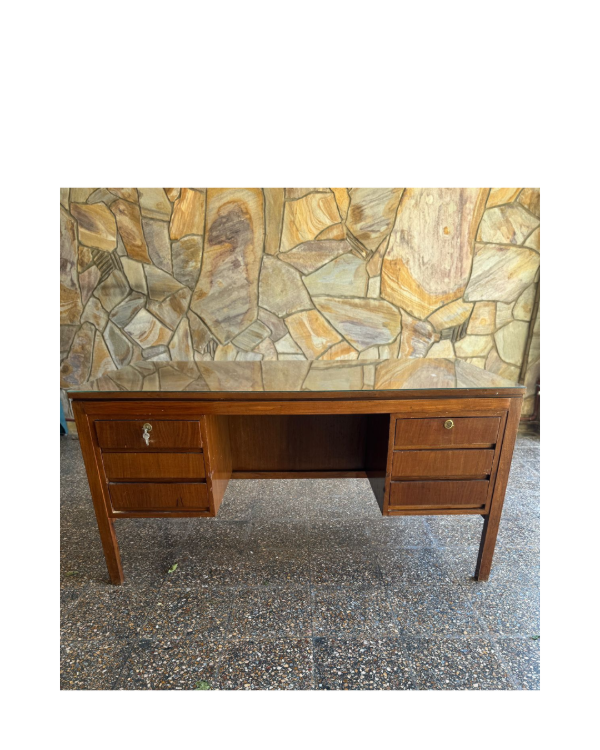 Producto - Escritorio de madera con vidrio protector / 75x155x75