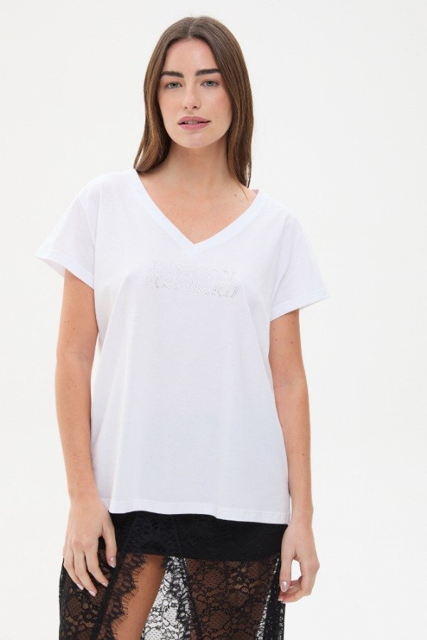 Producto - REMERA M/C ESC V STRASS  FASHION FORWARD