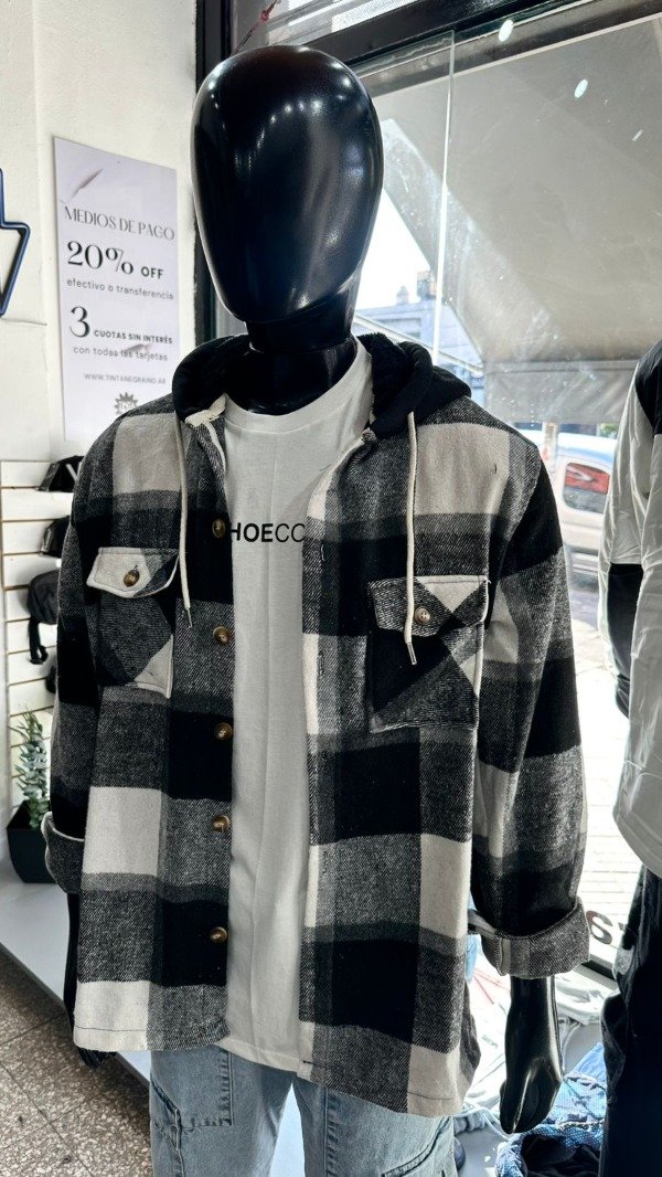 Producto - Camisaco con capucha negro y blanco