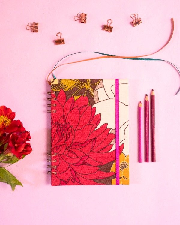 Producto - Agenda semanal Vergel Intenso - Tapa de tela