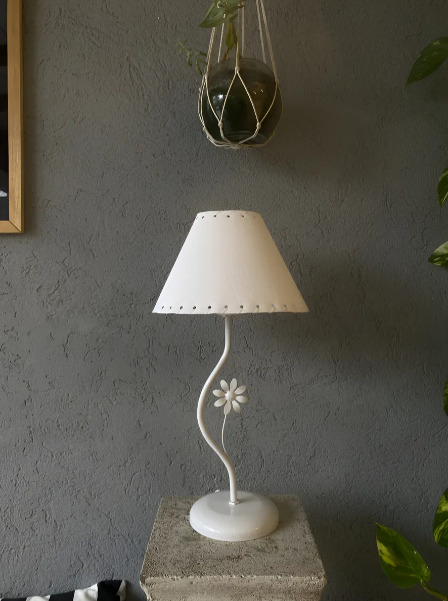 Producto - Velador Metalico Curvo con Flor color Blanco + Pantalla