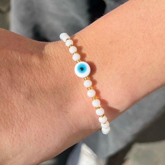 Producto - Pulsera Protectora- Cristal de roca (blanco con dorado)