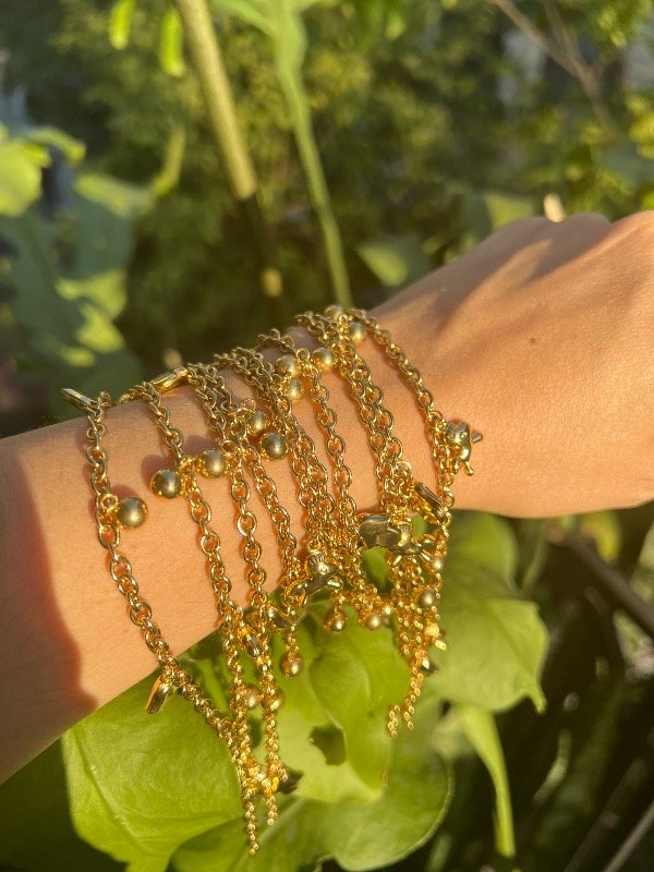 Producto - 2 pulseras acero dorado dijecitos