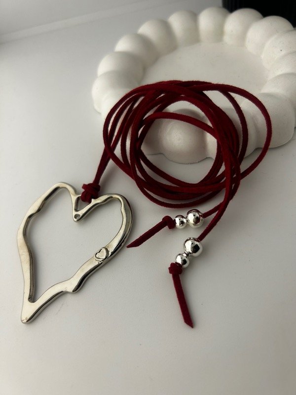 Producto - CHOCKER DE GAMUZA COLOR CHERRY 3009