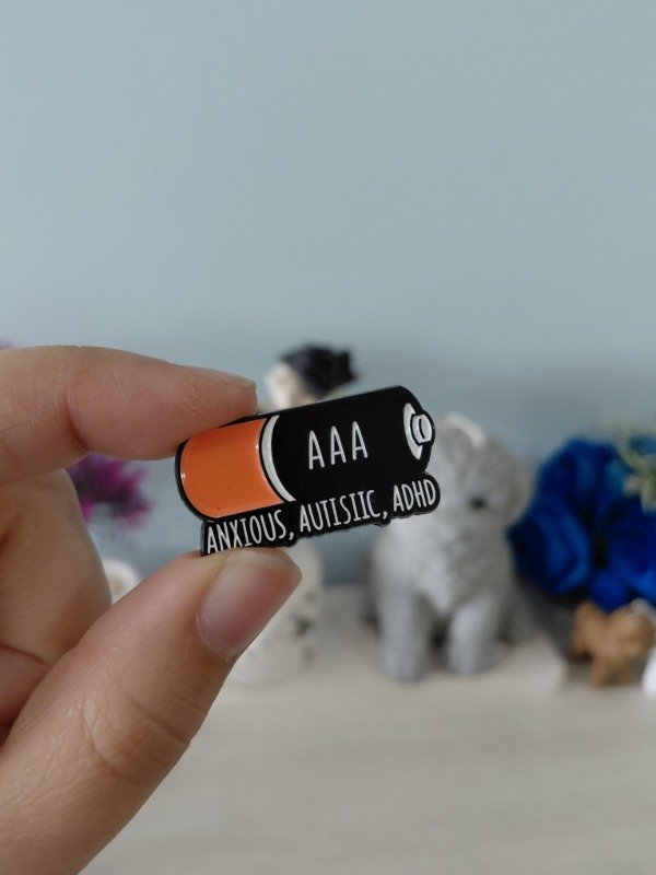 Producto - Pin metalizado - AAA (anxious, autistic, ADHD) #2011