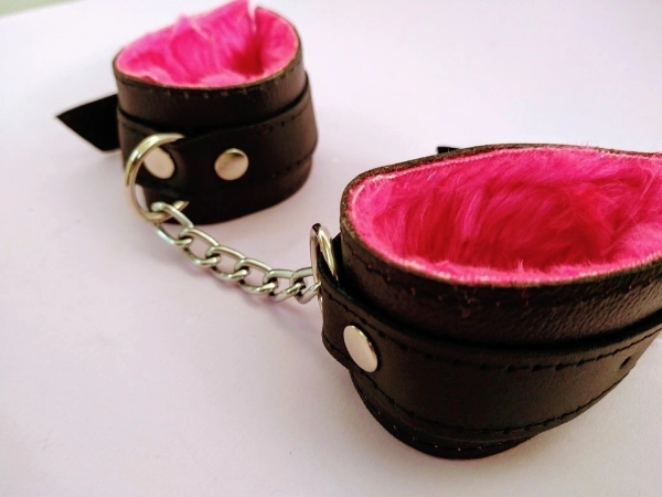 Producto - Esposas c/peluche Black Pink