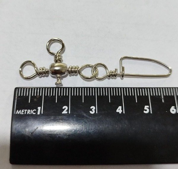 Producto - MOSQUETON CON ESMERILLON TRIPLE