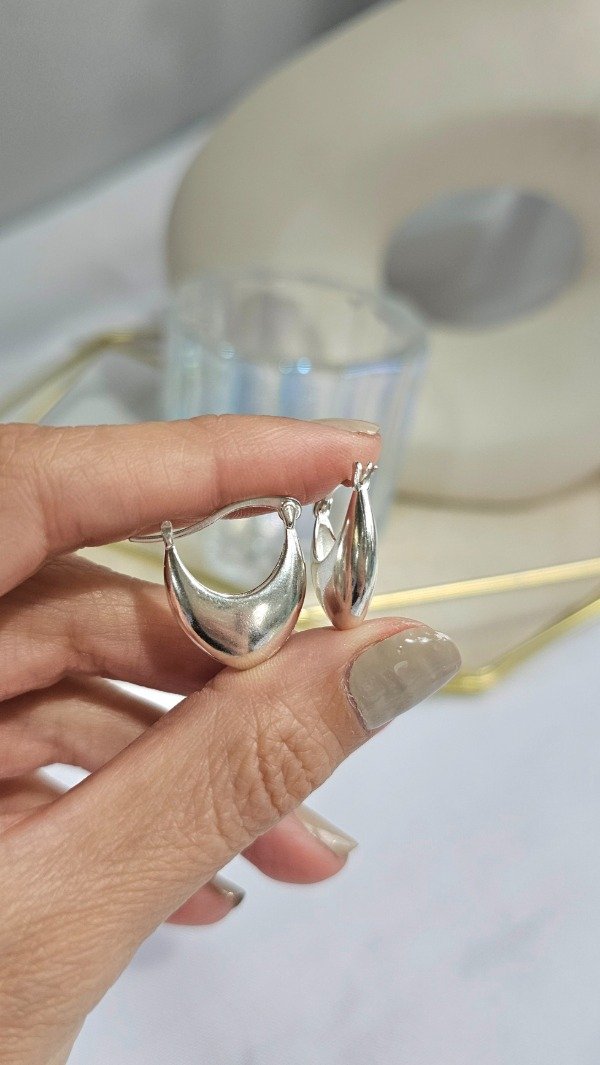 Producto - Argollas con traba huecas en punta 1,7cm. Plata