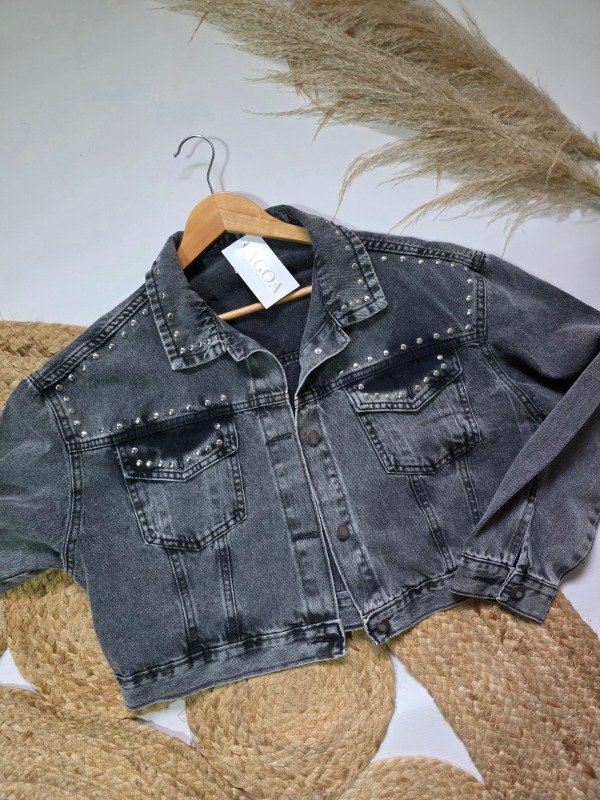 Producto - Camp8 campera gris + tachas