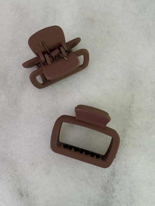 Producto - Broche short curvo marrón