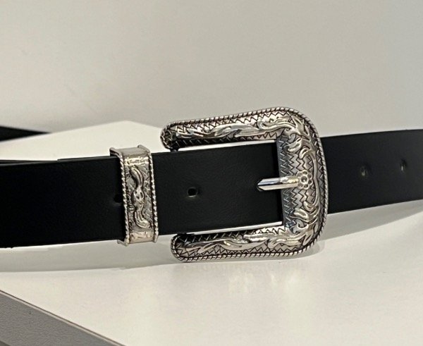 Producto - Cinto negro hebilla dibujada
