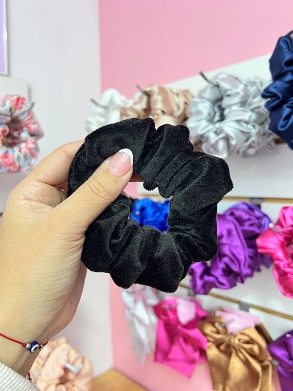 Producto - SCRUNCHIE PLUSH NEGRO