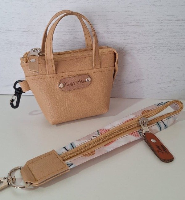 Producto - Duo Bag Charms + llavero porta abrigo beige (stock)