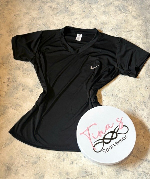 Producto - Remera Nike V Black