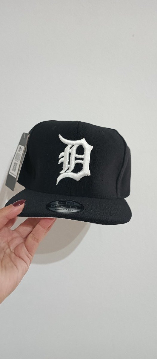 Producto - DETROIT negra con blanco