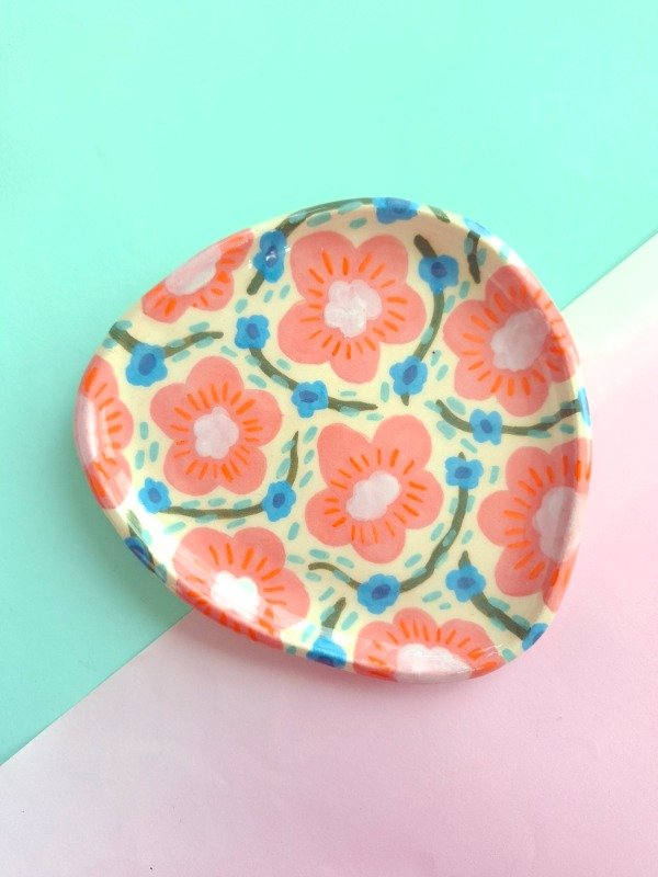 Producto - Plato irregular chico Flores rosas