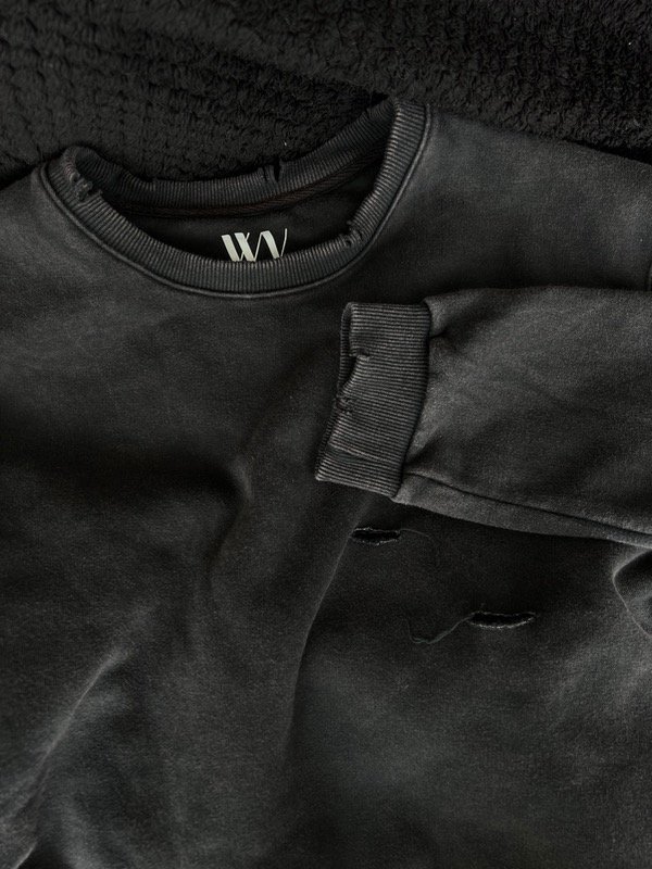 Producto - Buzo Balenciaga (roturas y washed)