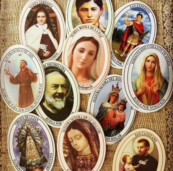 Producto - Calcomanias Ovaladas Santorales ( 10 x 7 cm)