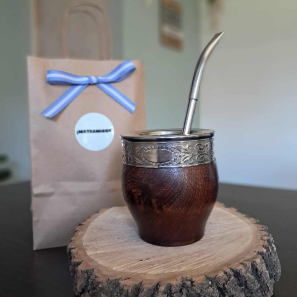 Producto - COMBO IMPERIAL DE ALGARROBO ENCERADO + BOMBILLA PICO LORO ( Guarda Abstracta )