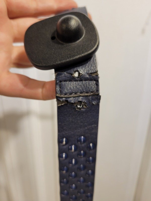 Producto - Cinturón azul marino ecocuero con tachas 96cm EN SALE - PRECIO: 10X - 1