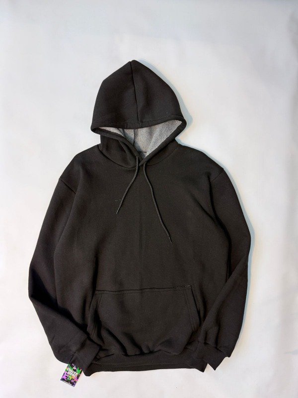 Producto - BUZO CANGURO DE ALGODÓN FRISADO NEGRO