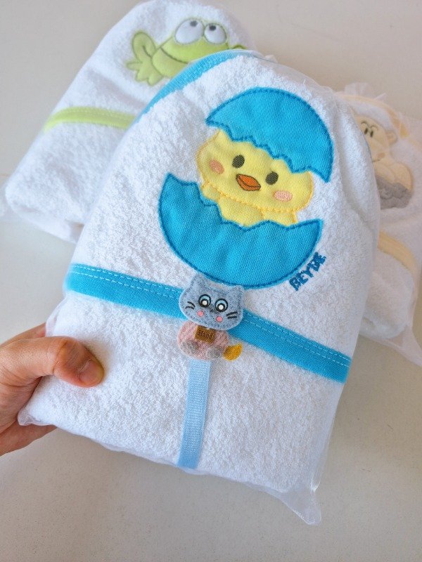 Producto - Toallón bordado Patito turquesa