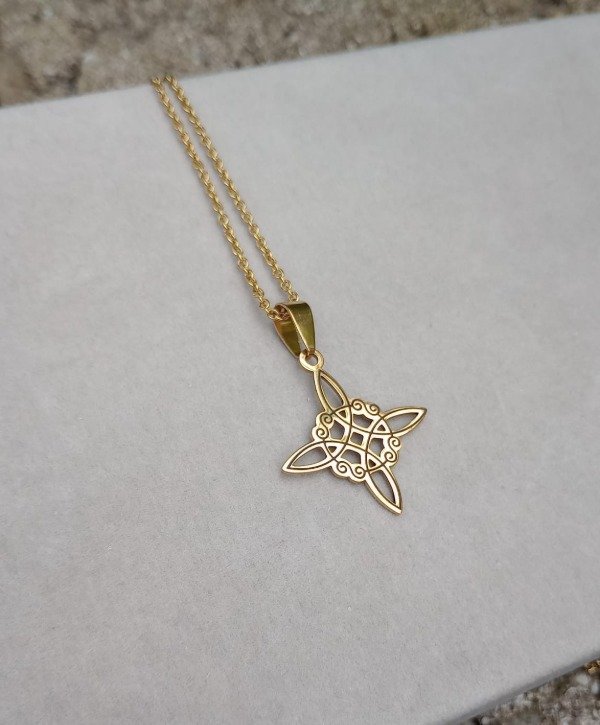 Producto - Collar Nudo de Bruja dorado