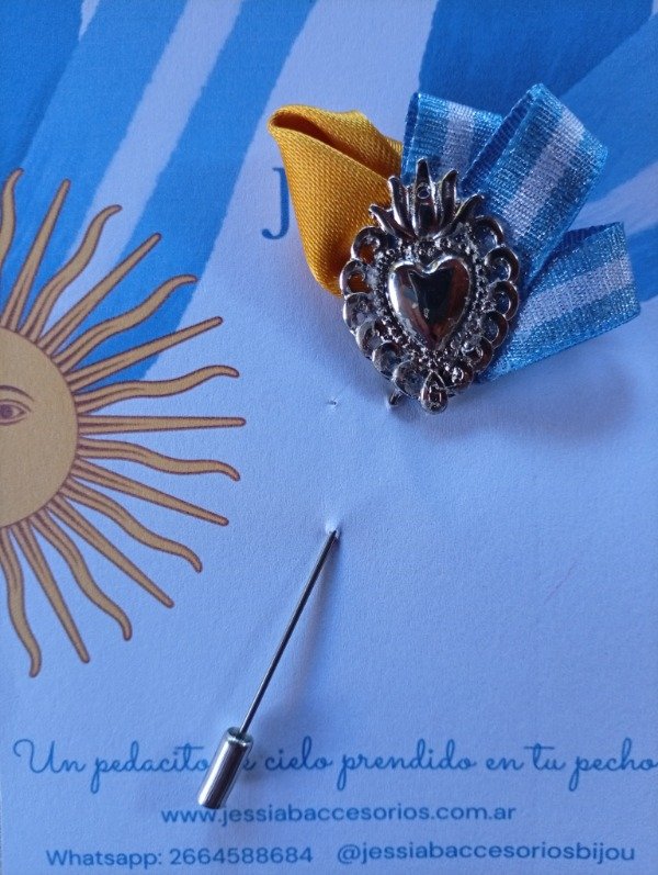 Producto - Escarapela pin corazón plumon